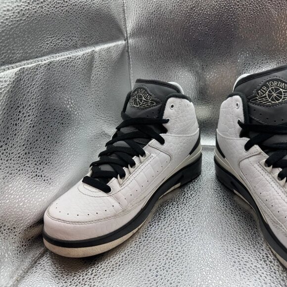 Size 5.5Y - Nike Air Jordan Retro 2 Wing It White Black Boys Athletic Shoes - Picture 4 of 11